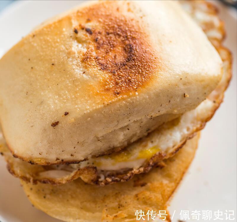 煎馒头片不要只会裹蛋液,记得多加这1步,煎出来外酥里软不吸油