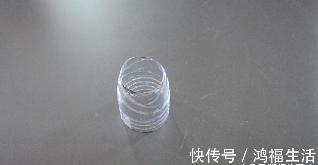烦恼|擀面杖上套一个塑料瓶, 放在厨房太实用了, 解决了很多人的烦恼