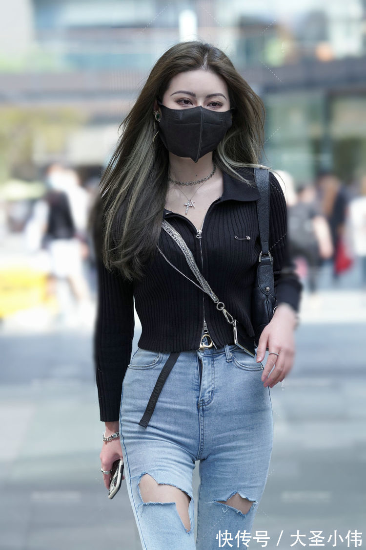 美女|美女街拍：穿来穿去，还是简约大方的气质穿搭最日常，舒适温柔不挑人