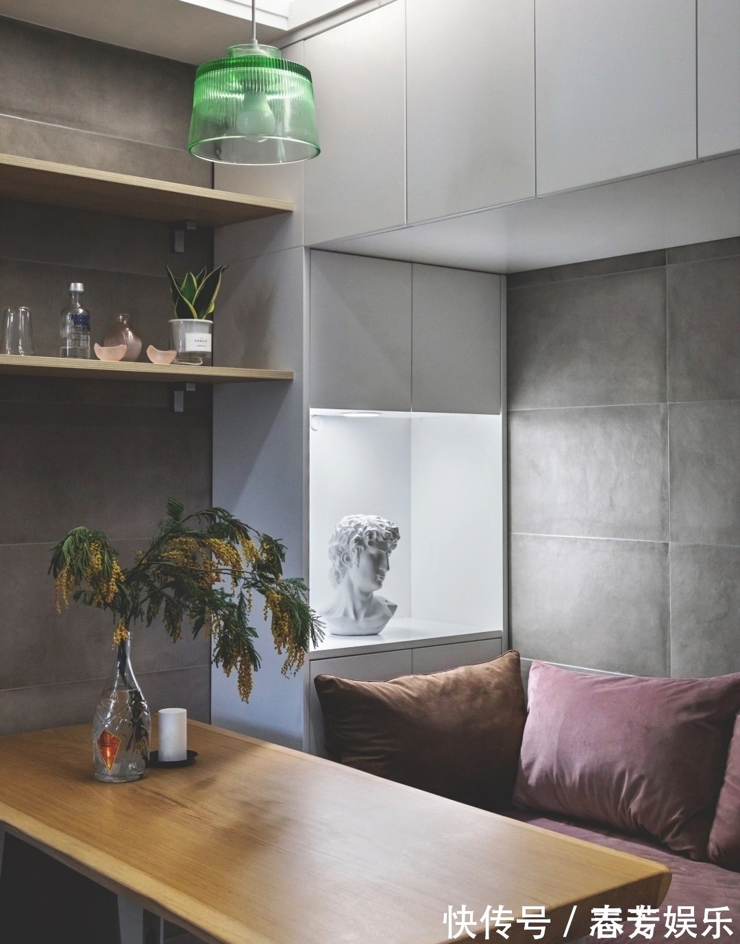 阳台上|独居女孩的精致生活:阳台装浴缸、卧室衣帽间,36平小家样样不少