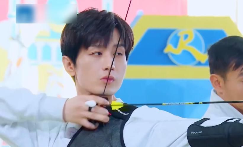 蔡徐坤|奔跑吧预告:baby喝酒成表情包,成毅憨憨在线,蔡徐坤颜值却成焦点