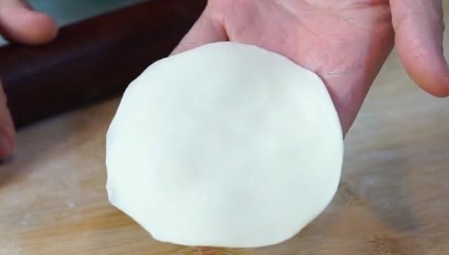 早餐别再做油条了,试试这样做,不用酵母、不用泡打粉,个个鼓泡