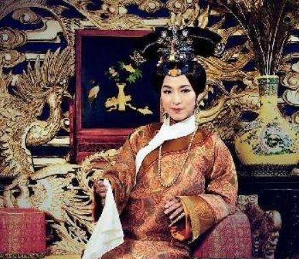 皇帝|太妃临终前提出最后请求,皇帝犹豫答应,亲王马上磕头谢恩