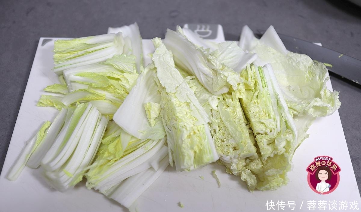 教你一道蒸菜,不用油不放盐,蒸一蒸就出锅,香辣开胃还没负担