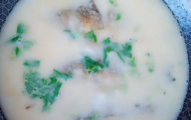 鲫鱼汤怎样炖像牛奶一样白?这3步是关键,做对了,鱼汤又白又鲜