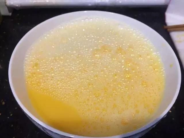 西红柿炒蛋时，鸡蛋不要直接下锅炒，多加一步，美味翻倍