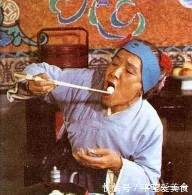 大红袄#刘姥姥雪下抽柴的故事，并不是一段荒诞的笑话，而是隐去的真事