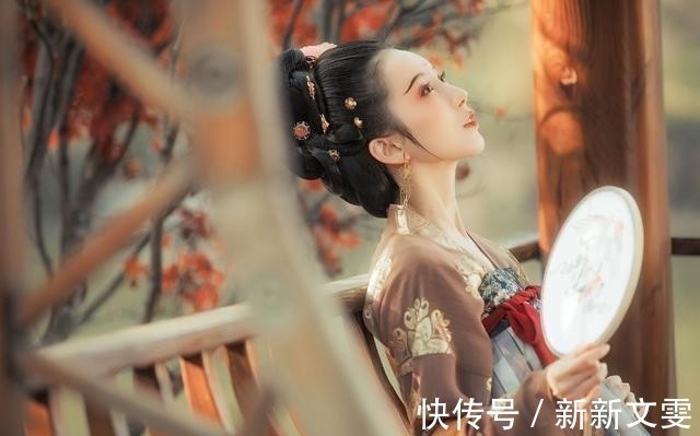 水长东$李煜为什么是千古词帝？一首《相见欢》，写尽人生的无常和悲伤