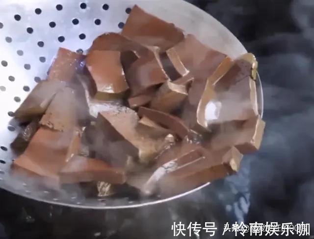 干辣椒|炒猪血,多放“2黄1红1绿”,炒出来的猪血鲜香嫩滑,关键无腥味