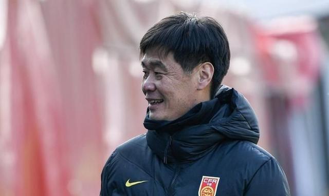 李霄鹏|凌晨0点!上海记者再现争议言论:洛国富阿兰很意外,球迷骂声一片