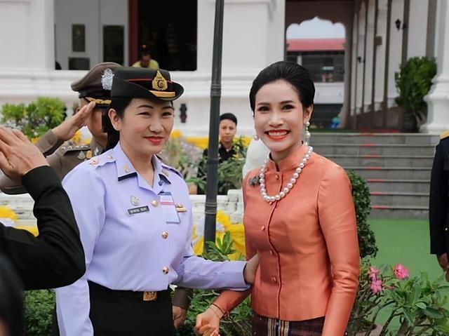 诗妮娜贵妃归来后首次穿军装亮相傲娇样回来了,灭了苏提达威风