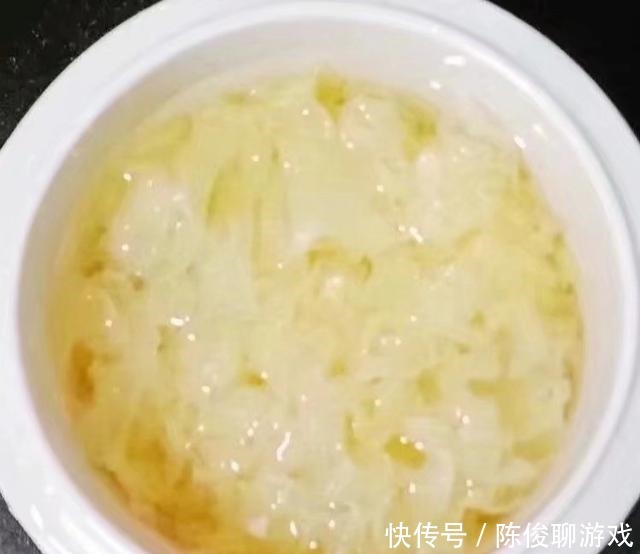 它是“穷人的燕窝”，女人2天吃1次，皮肤光滑，40岁似少女