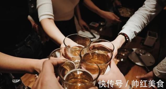 糖友|糖尿病人喝酒后到底是血糖升高？还是会低血糖？