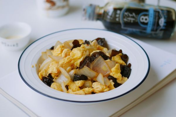 洋葱|洋葱木耳炒鸡蛋