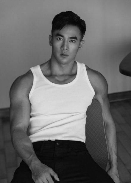 陈康|中国2位健体帅哥拿职业卡,帅气脸型和身材,可以拍偶像剧了!