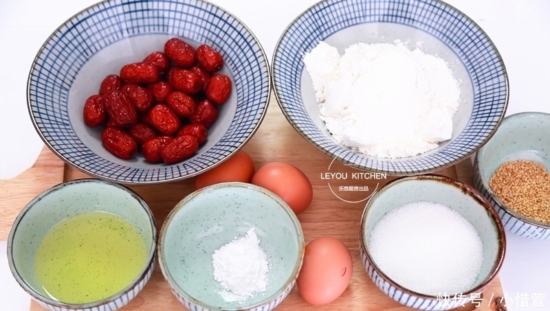 想吃枣糕,用电饭锅就能做,不用打发,不用发酵,拌好面糊就入锅