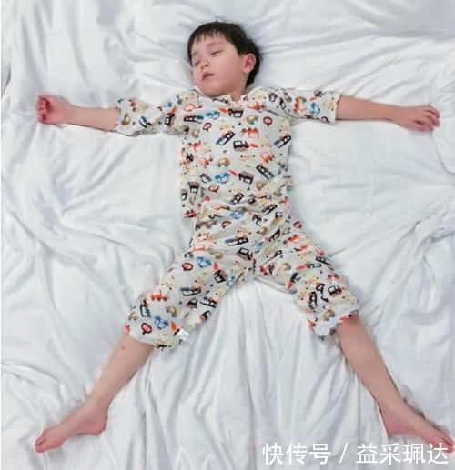 小宝宝|宝宝什么性格，看睡姿就知道了？专家：这种睡姿的孩子更活泼