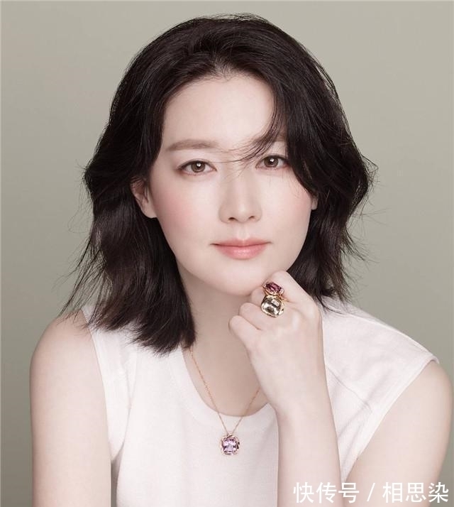 蒋雯丽 40岁或有白发的女人,最适合这4款发型,增加的气质可不止一点!