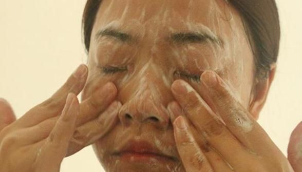 不经意的行为，原来真可以防皱纹，坚持一下，会比同龄人更显年轻