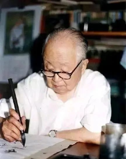 启功#启功日常书信交往字迹，一改瘦长之形，更加方整，沉稳大气，洒脱