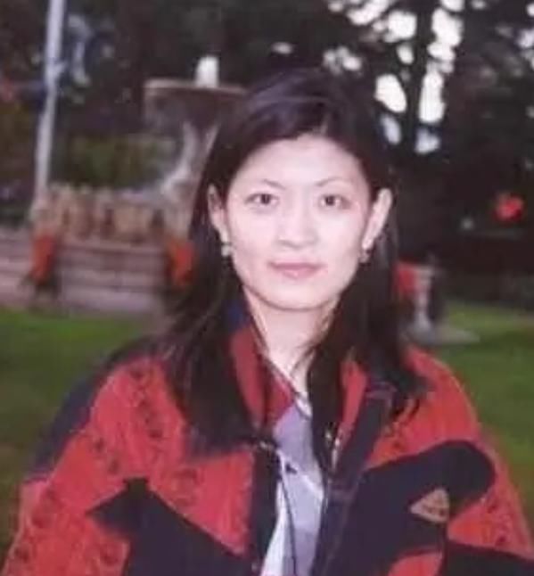 天才|女排天才毀約赴美深造，郎平鏡頭前哽咽聲明，宣布她被永久除名