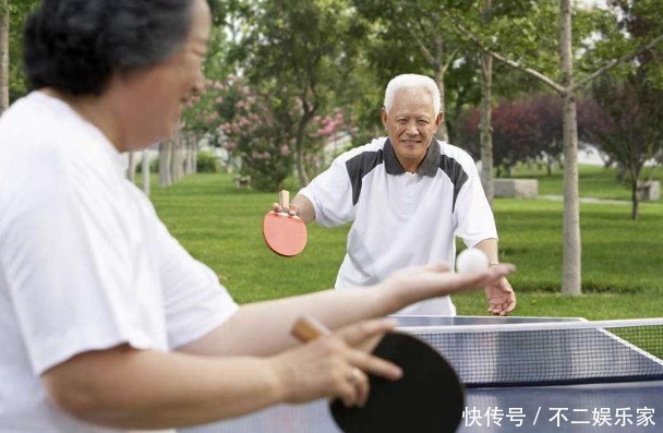 医生|脑梗来袭又急又快?医生:常做这2个小动作,脑梗或能离你远去!