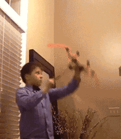 |搞笑GIF趣图:他爸打他三天三夜都舍不得休息吧?