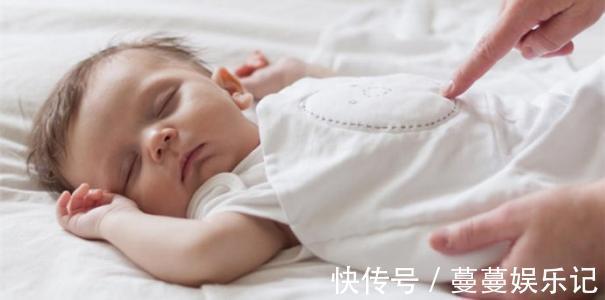 被子|新生儿睡觉时有这三个表现,说明睡觉不安稳,可能会影响宝宝发育