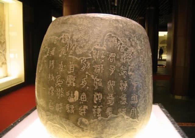 成镇|牧羊人捡到10块石头,被历代30名皇帝收藏,如今成镇国之宝