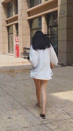 |搞笑GIF：第一次在海边享受日光浴 感觉还挺不错的