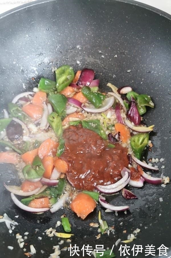 中薪|“它”和豆腐一起炒,孩子要多吃,补钙健骨长个高,比喝牛奶强