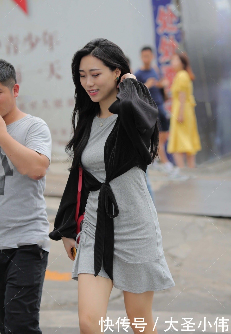 女人|美女街拍:漂亮的女人不一定是高级的,高级的女人一定是漂亮、优雅的小姐姐