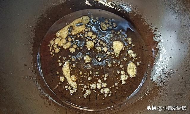 家常红烧鸡肉烧土豆,土豆吸收了鸡肉的香味,太下饭了,特别解馋