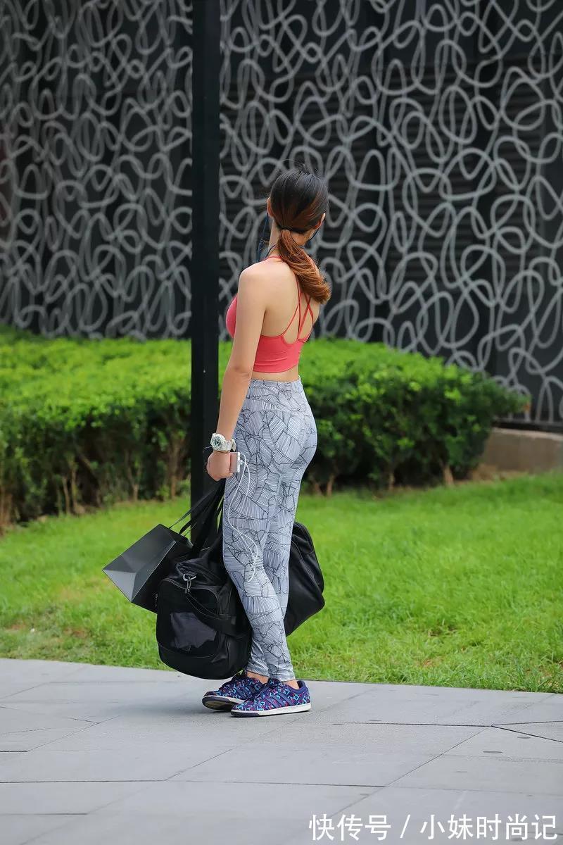 街拍 街拍路人,光鲜亮丽的时尚潮流穿搭参考,让你仙气十足美丽动人