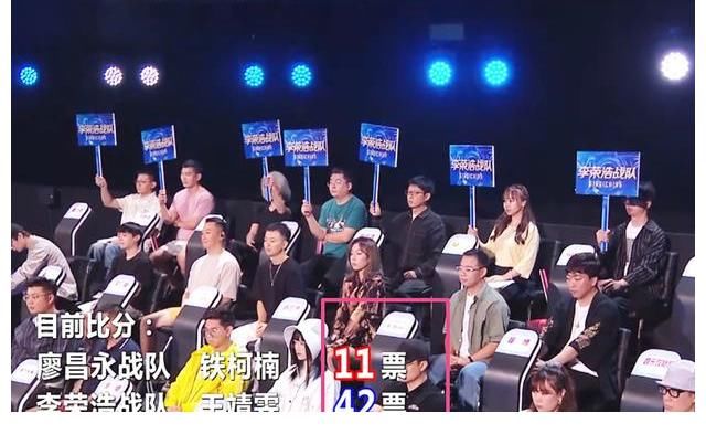 好声音|“小二班”首战失利，铁柯楠的演唱导师热泪盈眶，无奈被评委淘汰