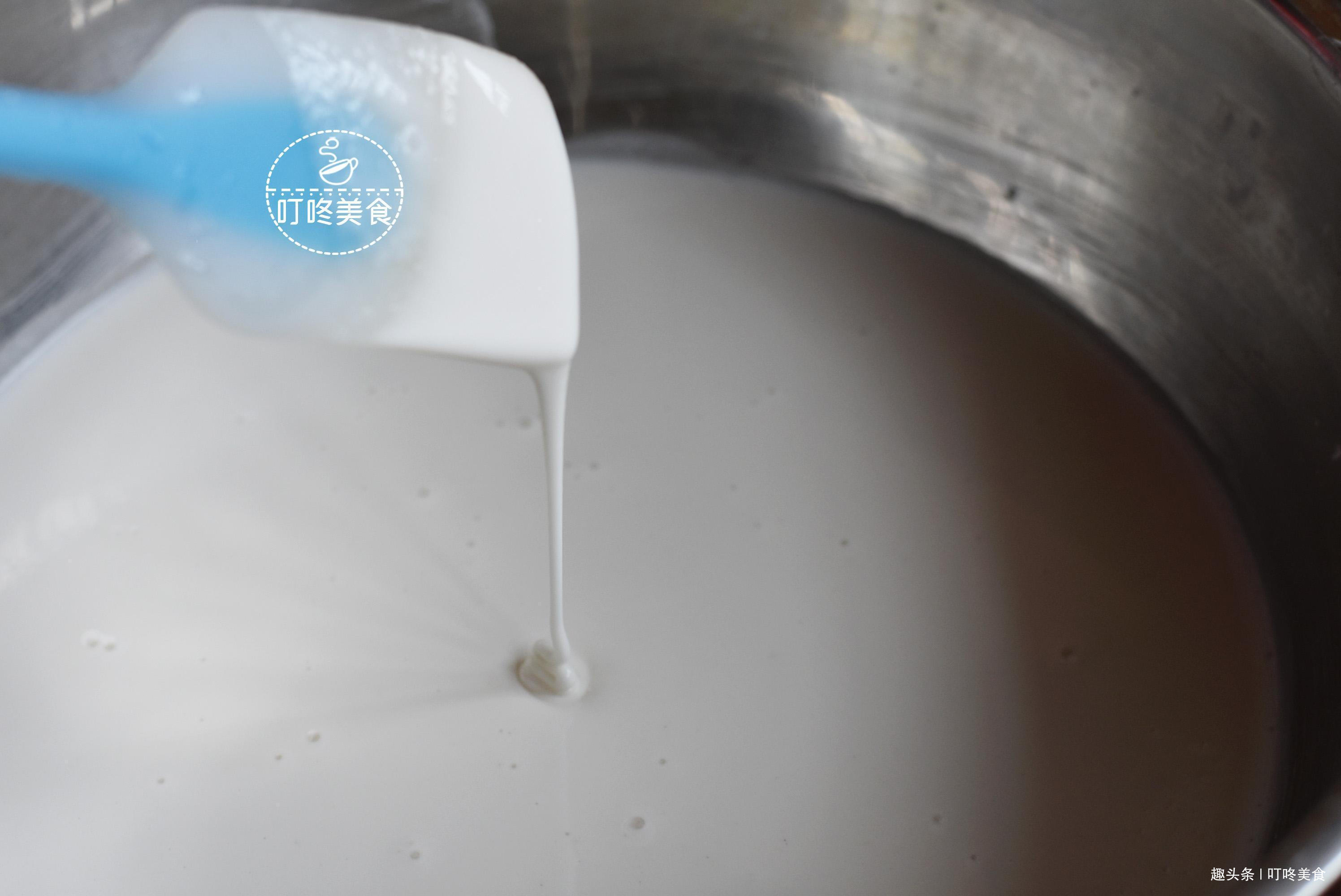 不用面粉也能做的发糕,只需一搅一蒸,又香又软,比蛋糕还美味