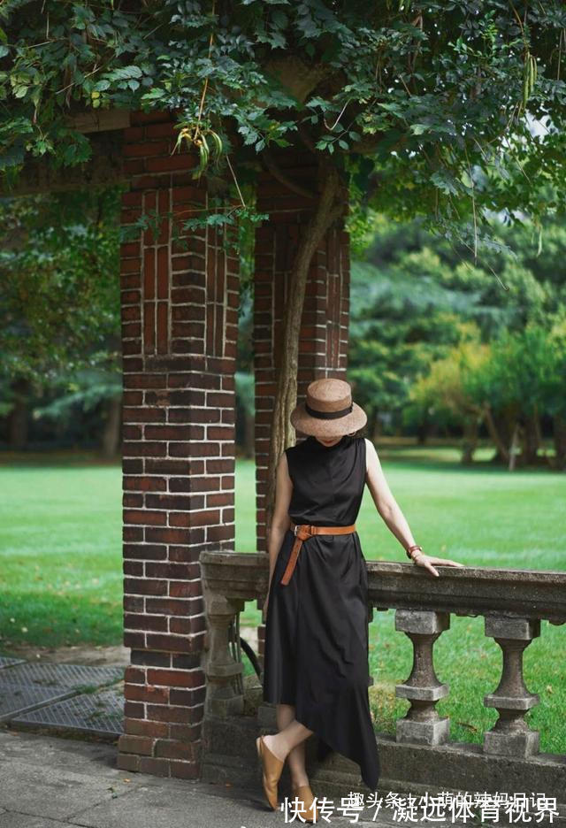 妈妈 女人过了五十岁,少穿T恤配短裤吧!学学三木妈妈这样穿,真优雅