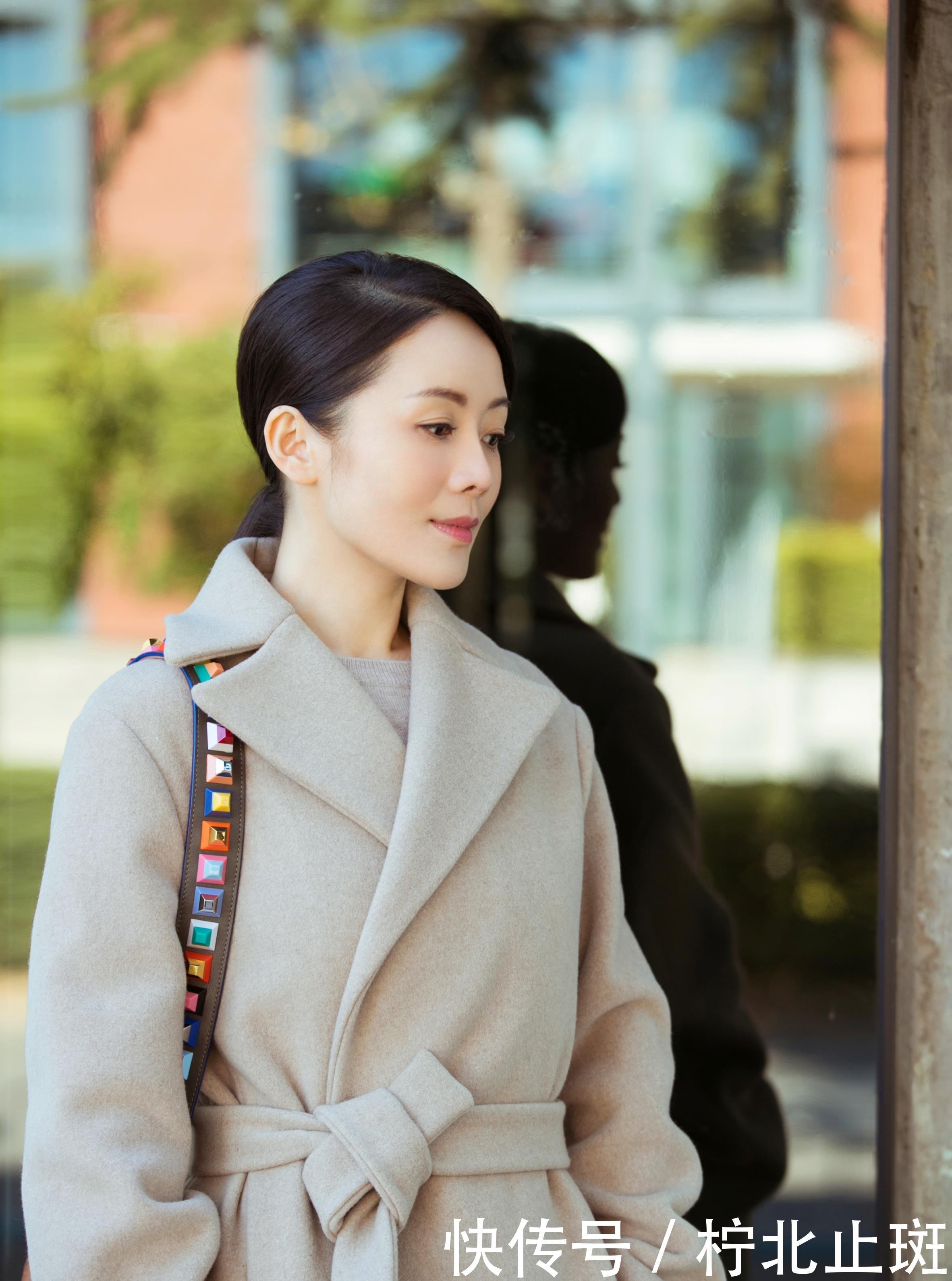 驼色大衣显高级又温暖,颜色款式却差不多,该怎么挑选适合自己的