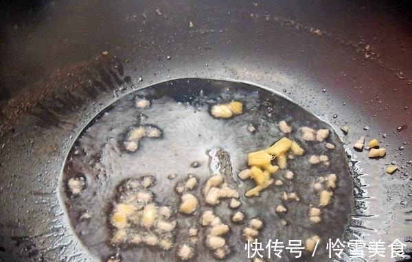 香干要怎么做才能柔软又入味?原来放水有讲究,出锅之后比肉好吃