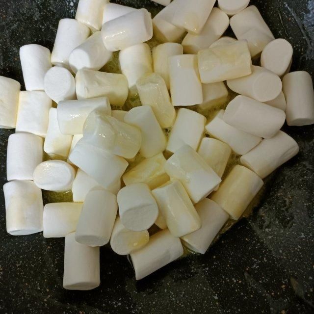 牛轧糖，奶香浓郁，美味零食