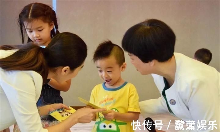 礼物|幼儿园放寒假发“礼物”,引起家长不满:这就是糊弄小朋友