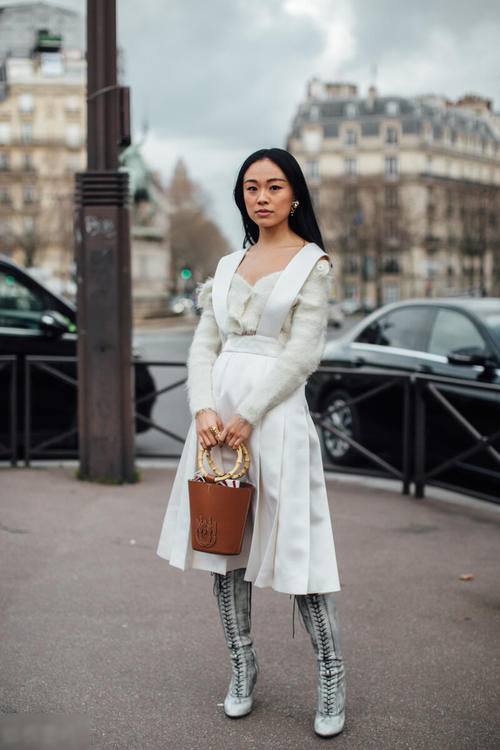 40岁的微胖女人怎么穿？衣服领口要大而且要有高级感，显瘦又时尚