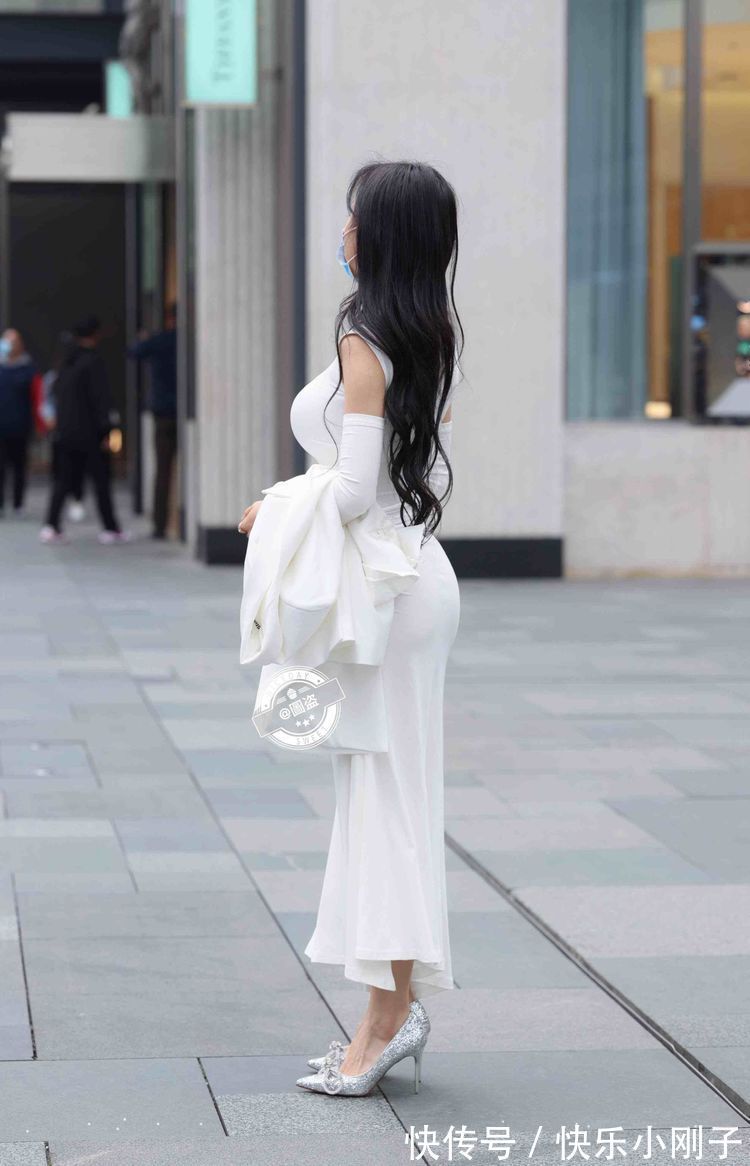 连衣裙 时尚靓丽的连衣裙装扮尽显个性独特,简约也是一种美,简单大方