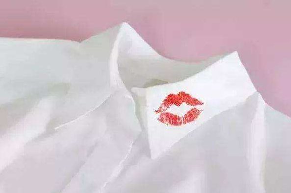 3招对付衣服染色的小妙招，不管什么颜色都能轻松去除