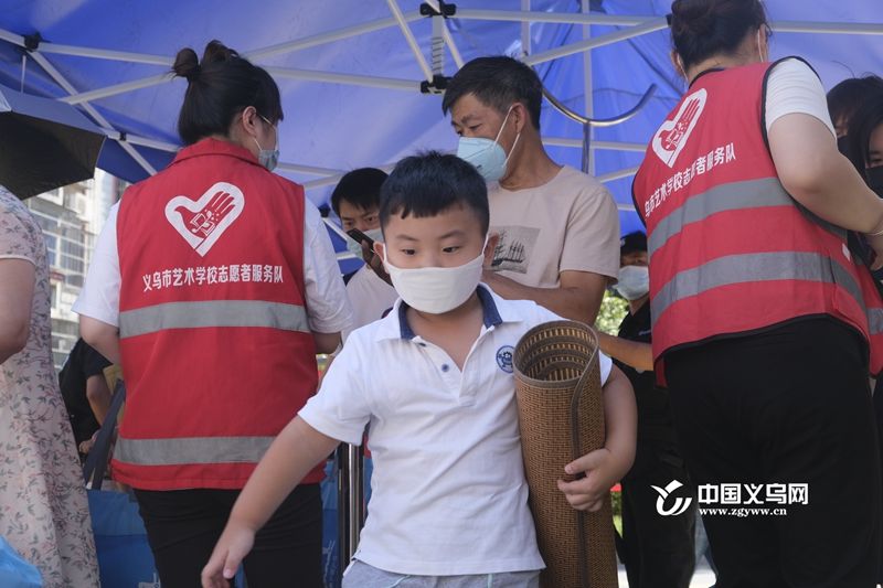 开学日|“人类幼崽”开学啦！ 义乌迎近14年来“最热开学日”