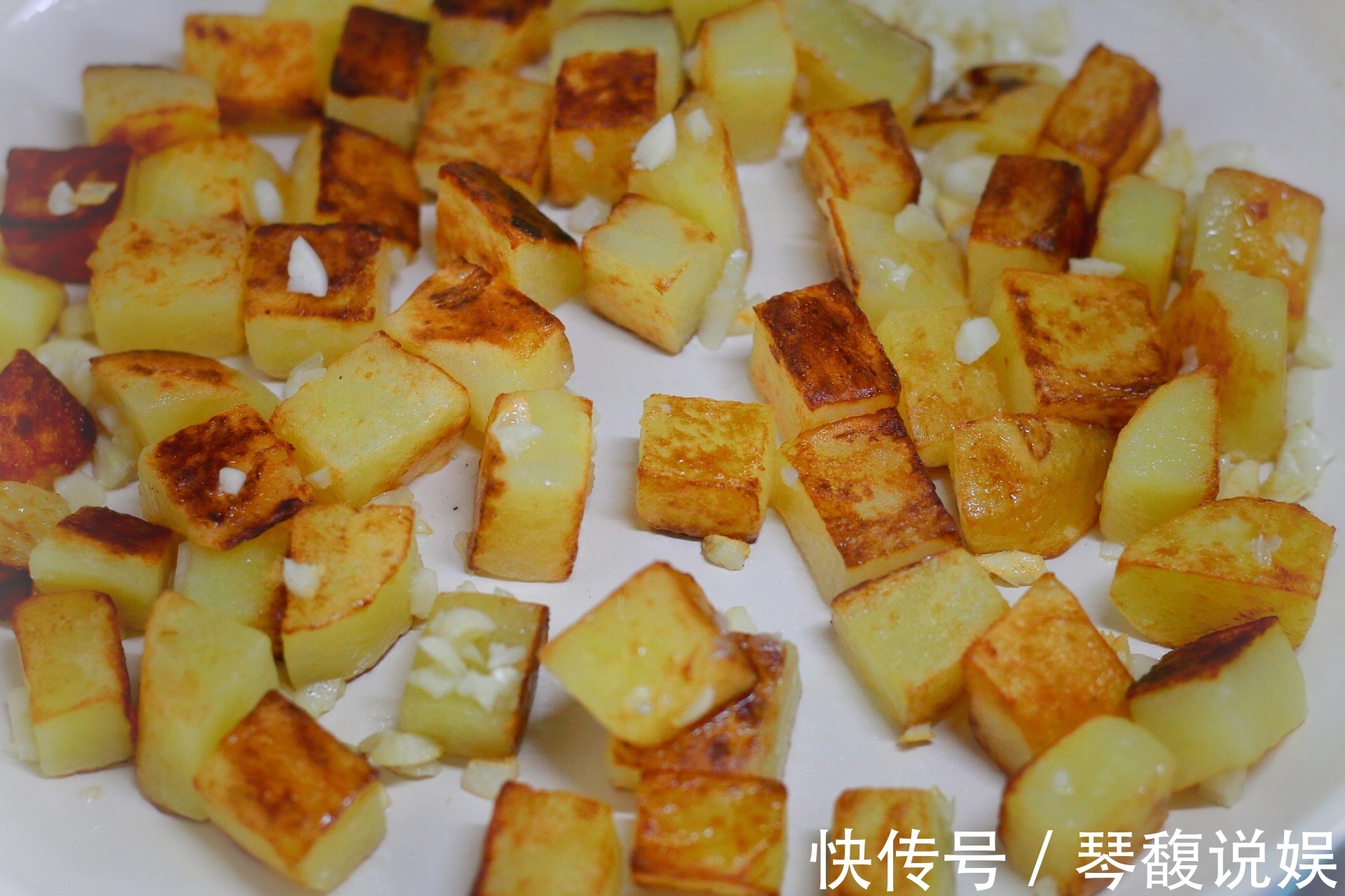 土豆别总是炒和炖了，教你新做法，超简单，味道却是超级棒