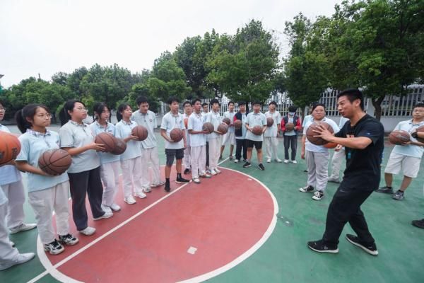 晚托|浙江湖州：学生乐享“双减”晚托课堂