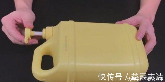 洗洁精|洗洁精空瓶不要扔!剪一刀邻居直夸太实用,洗洁精空瓶子也大作用