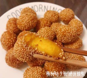 香甜|一块南瓜，不用面粉，做出软糯香甜的芝麻团，天天吃不腻，特好吃