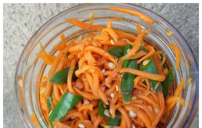 胡萝卜|胡萝卜创新吃法，不炒也不蒸，不放一滴油，配上油条超级好吃